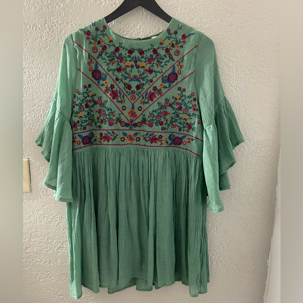 NWOT‎ Umgee Women Green Embroidered Floral Design Mini Dress Bell Sleeves Medium